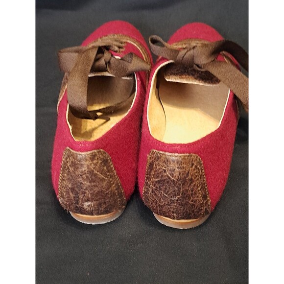 Livie and Luca Women's Sz 6.5 Lace Up Oxfords Flats Burgundy and Brown Cap Toe - Picture 6 of 7